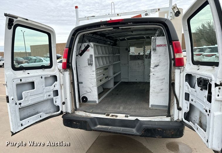 image for item NI9654 2007 Chevrolet Express 2500 van