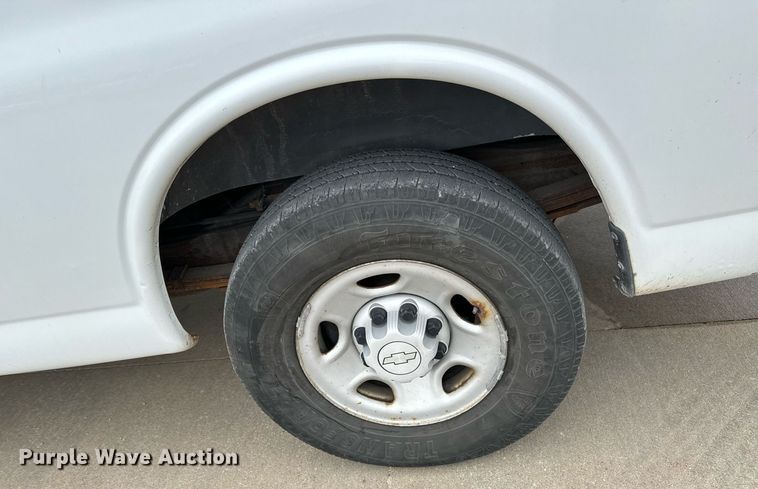 image for item NI9654 2007 Chevrolet Express 2500 van