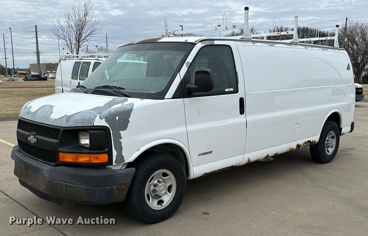 image for item NI9656 2004 Chevrolet Express 3500 van