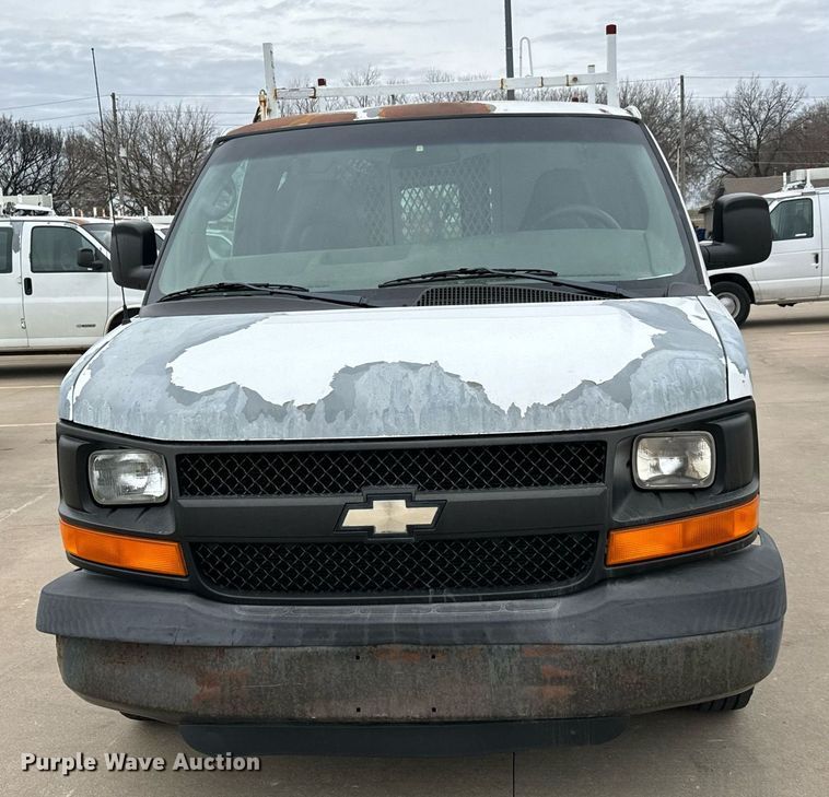 image for item NI9656 2004 Chevrolet Express 3500 van