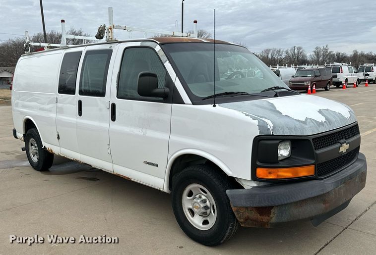 image for item NI9656 2004 Chevrolet Express 3500 van