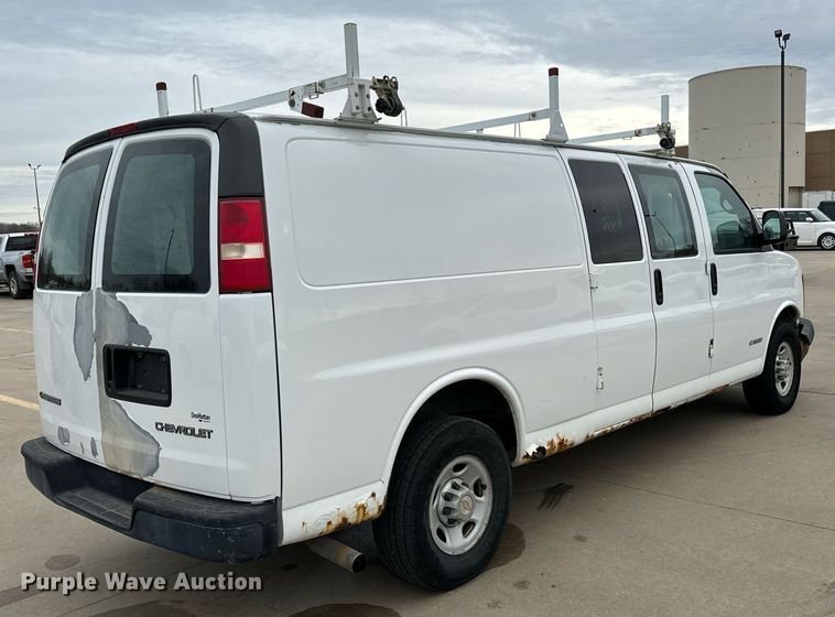 image for item NI9656 2004 Chevrolet Express 3500 van