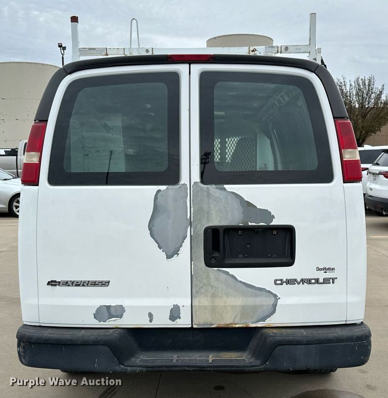 image for item NI9656 2004 Chevrolet Express 3500 van