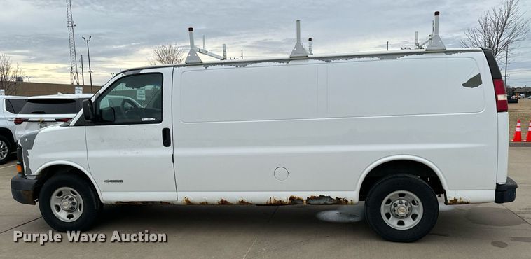 image for item NI9656 2004 Chevrolet Express 3500 van