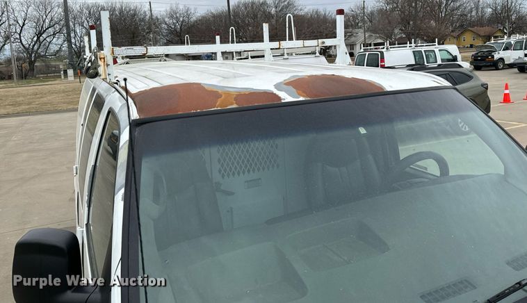 image for item NI9656 2004 Chevrolet Express 3500 van