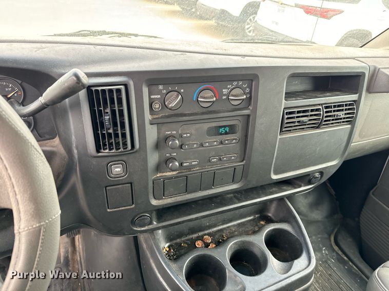 image for item NI9656 2004 Chevrolet Express 3500 van