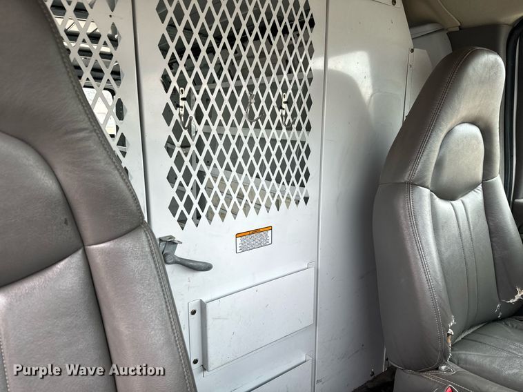 image for item NI9656 2004 Chevrolet Express 3500 van