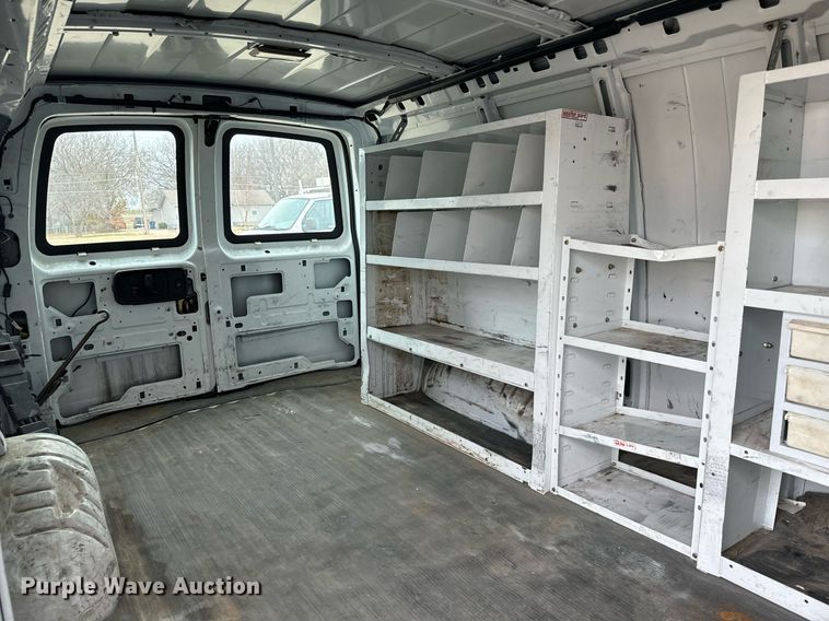 image for item NI9656 2004 Chevrolet Express 3500 van