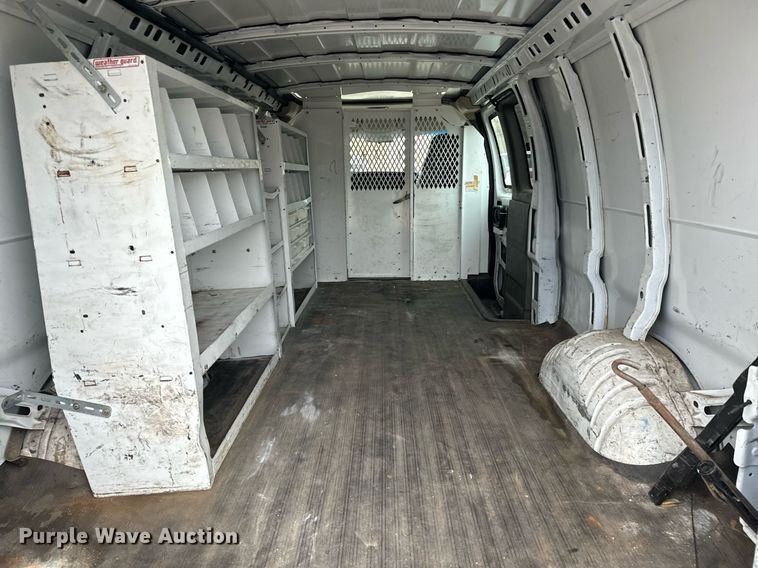 image for item NI9656 2004 Chevrolet Express 3500 van