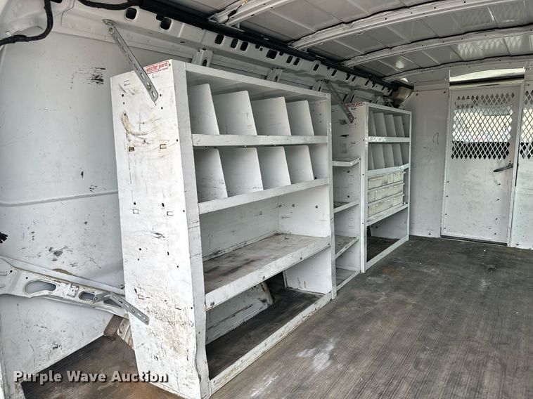 image for item NI9656 2004 Chevrolet Express 3500 van