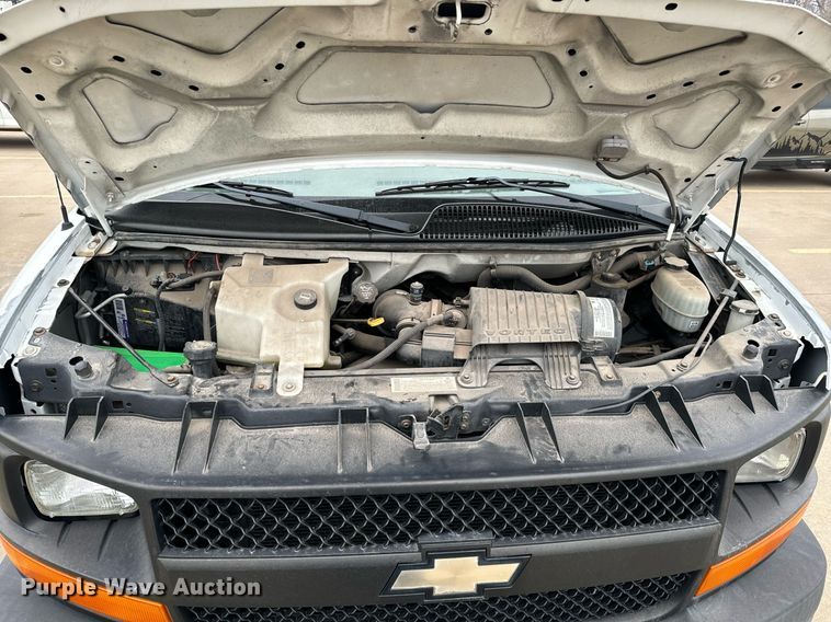 image for item NI9656 2004 Chevrolet Express 3500 van