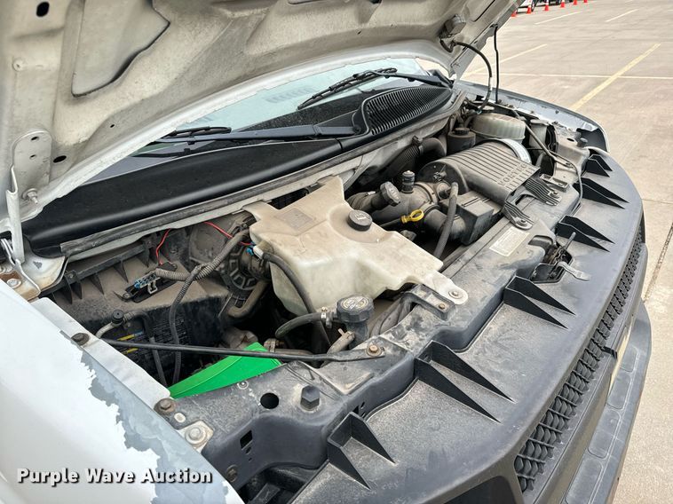 image for item NI9656 2004 Chevrolet Express 3500 van