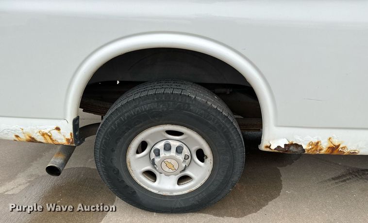 image for item NI9656 2004 Chevrolet Express 3500 van