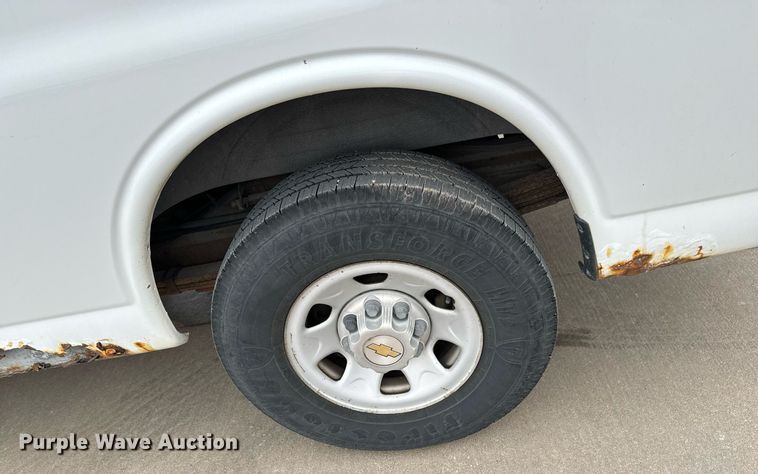 image for item NI9656 2004 Chevrolet Express 3500 van