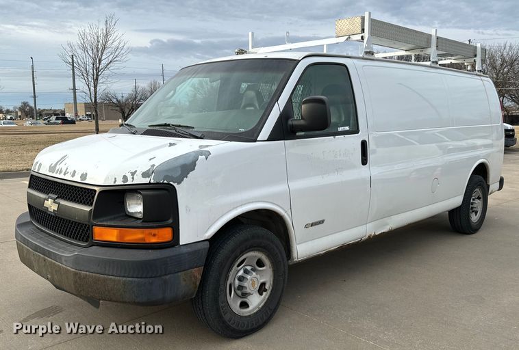 image for item NI9657 2004 Chevrolet Express 3500 van