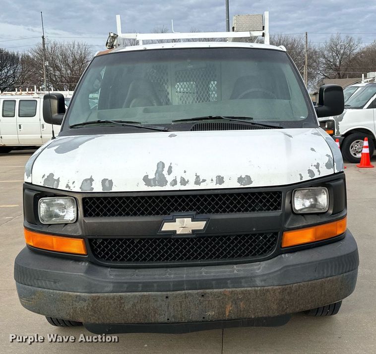 image for item NI9657 2004 Chevrolet Express 3500 van