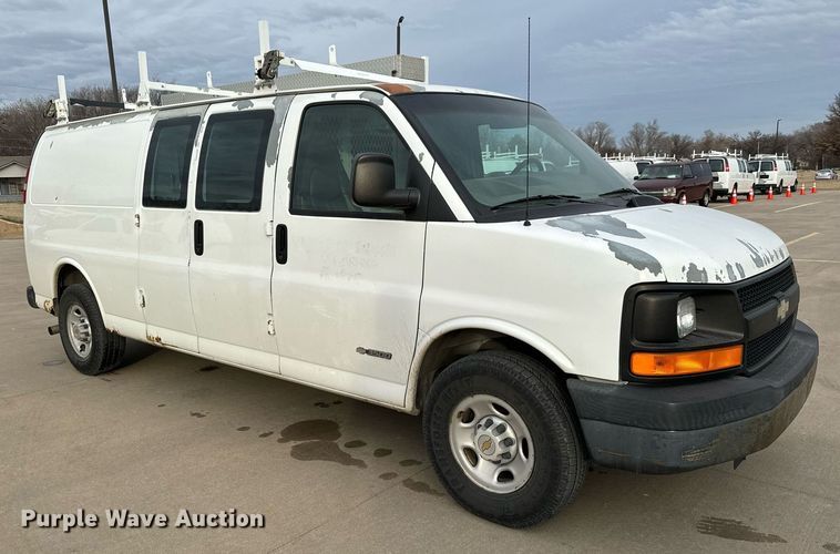 image for item NI9657 2004 Chevrolet Express 3500 van