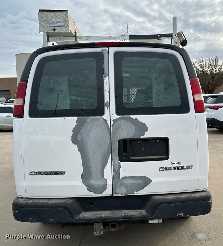 image for item NI9657 2004 Chevrolet Express 3500 van