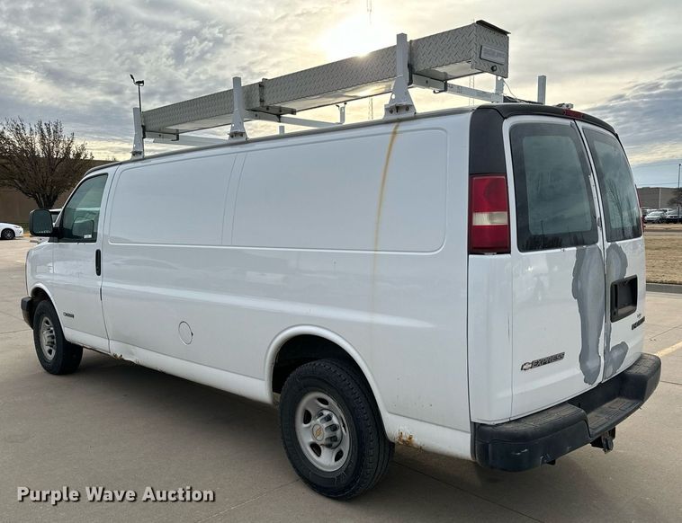 image for item NI9657 2004 Chevrolet Express 3500 van