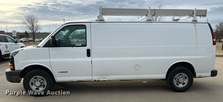 image for item NI9657 2004 Chevrolet Express 3500 van
