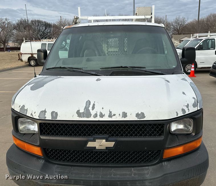 image for item NI9657 2004 Chevrolet Express 3500 van