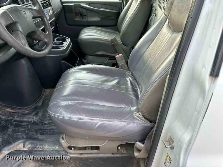 image for item NI9657 2004 Chevrolet Express 3500 van