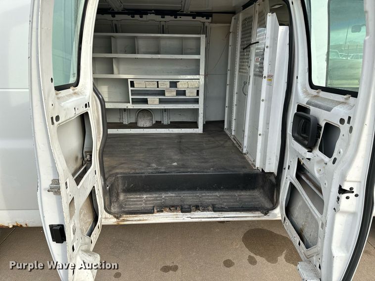 image for item NI9657 2004 Chevrolet Express 3500 van