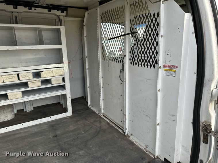 image for item NI9657 2004 Chevrolet Express 3500 van