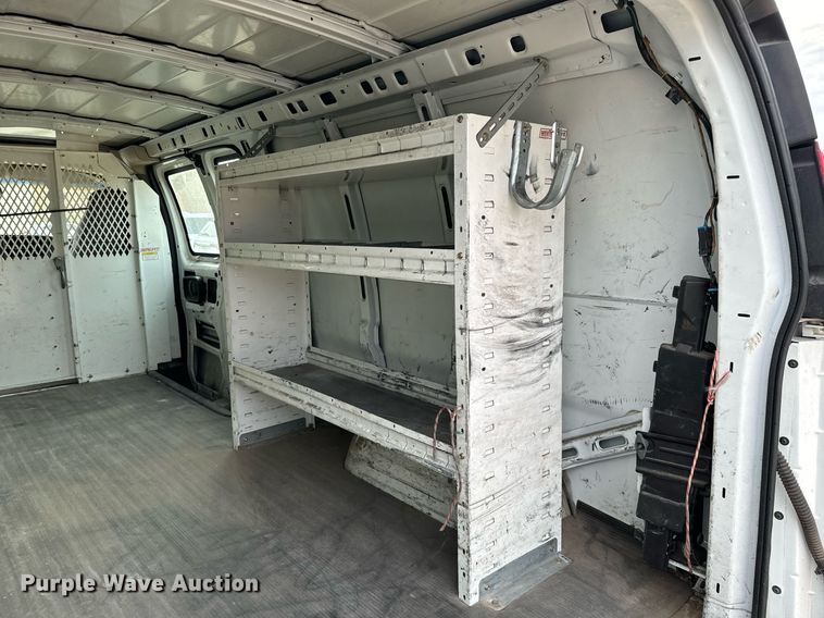 image for item NI9657 2004 Chevrolet Express 3500 van