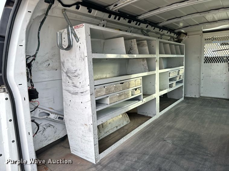 image for item NI9657 2004 Chevrolet Express 3500 van