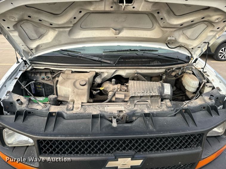 image for item NI9657 2004 Chevrolet Express 3500 van