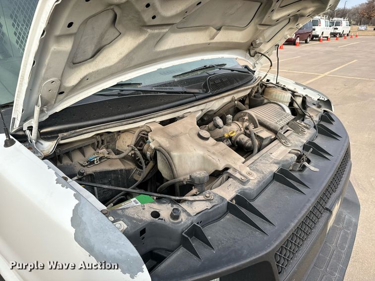 image for item NI9657 2004 Chevrolet Express 3500 van