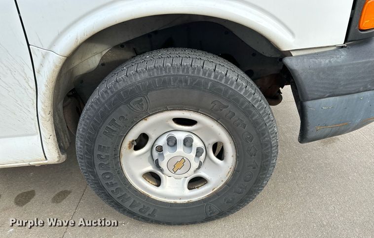 image for item NI9657 2004 Chevrolet Express 3500 van