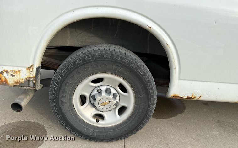 image for item NI9657 2004 Chevrolet Express 3500 van