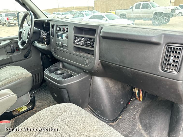 image for item NI9659 2008 Chevrolet Expresss 2500 van