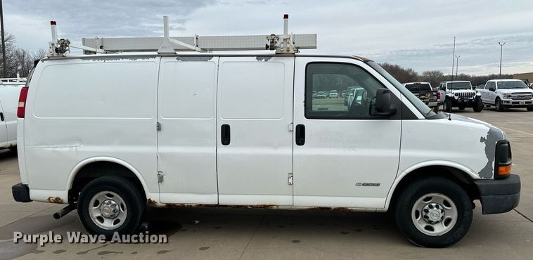 image for item NI9660 2003 Chevrolet  Express 2500 van