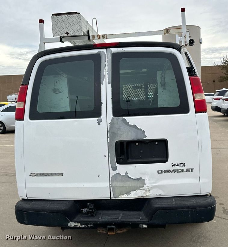 image for item NI9660 2003 Chevrolet  Express 2500 van