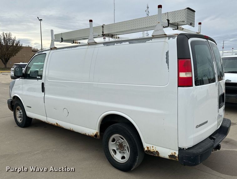 image for item NI9660 2003 Chevrolet  Express 2500 van