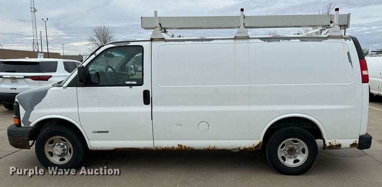 image for item NI9660 2003 Chevrolet  Express 2500 van