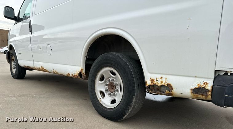 image for item NI9660 2003 Chevrolet  Express 2500 van