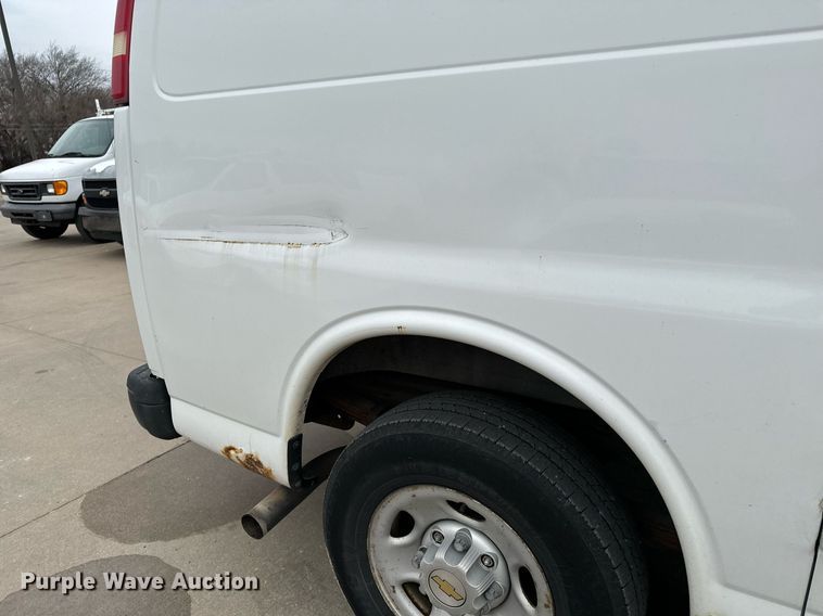 image for item NI9660 2003 Chevrolet  Express 2500 van