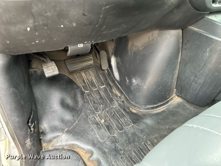 image for item NI9660 2003 Chevrolet  Express 2500 van