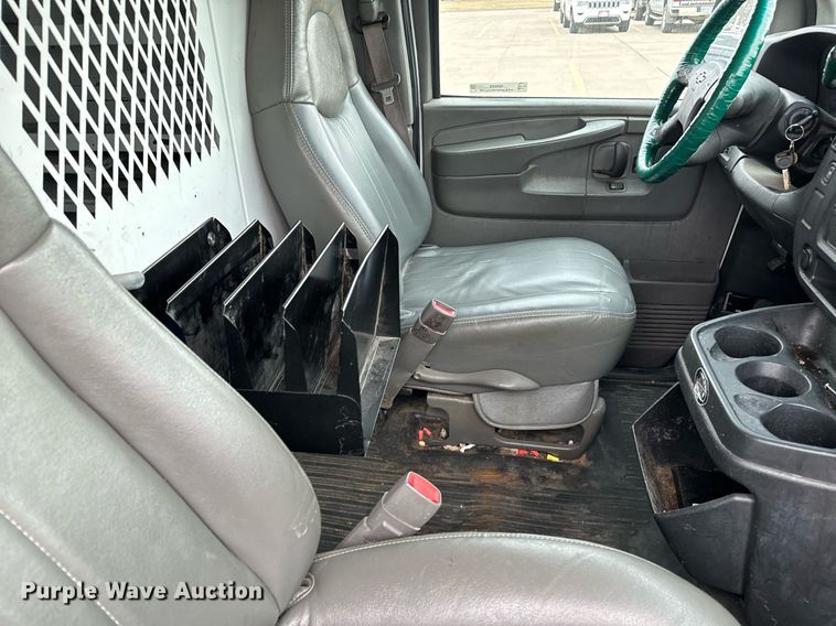 image for item NI9660 2003 Chevrolet  Express 2500 van