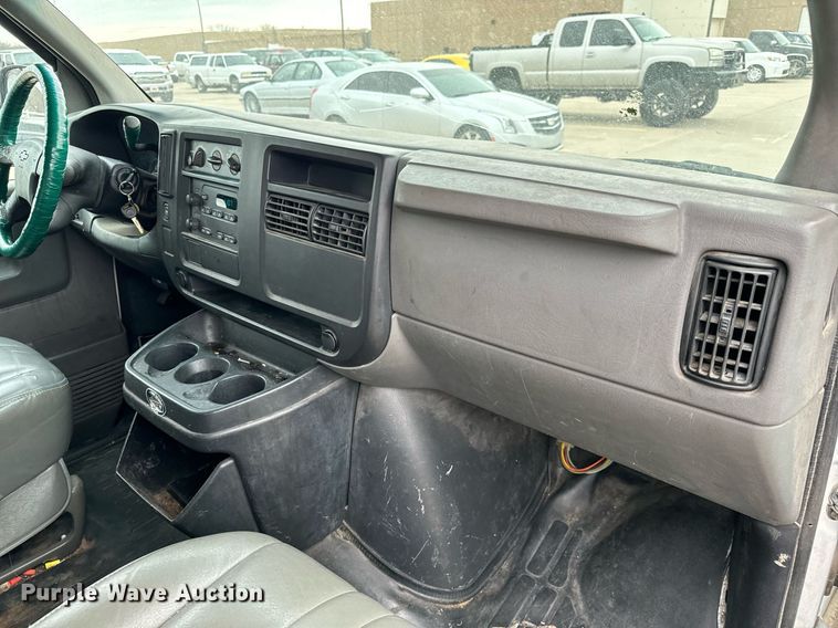 image for item NI9660 2003 Chevrolet  Express 2500 van