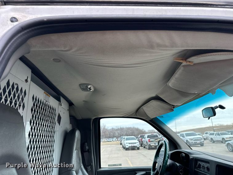 image for item NI9660 2003 Chevrolet  Express 2500 van