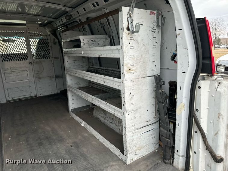 image for item NI9660 2003 Chevrolet  Express 2500 van