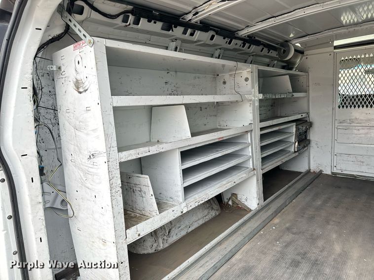 image for item NI9660 2003 Chevrolet  Express 2500 van