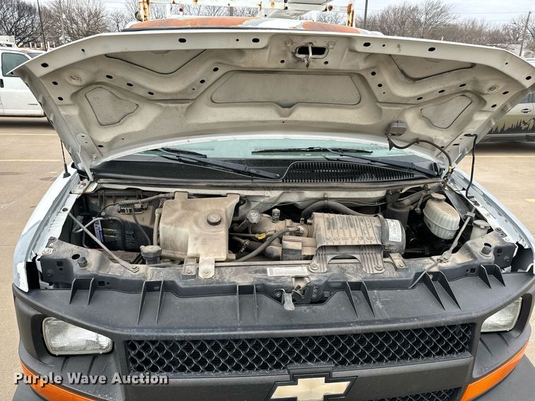 image for item NI9660 2003 Chevrolet  Express 2500 van