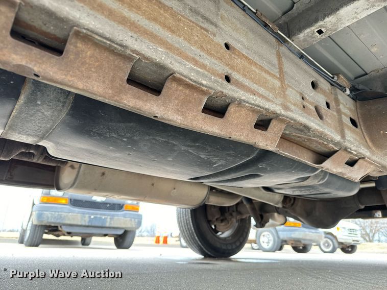 image for item NI9660 2003 Chevrolet  Express 2500 van