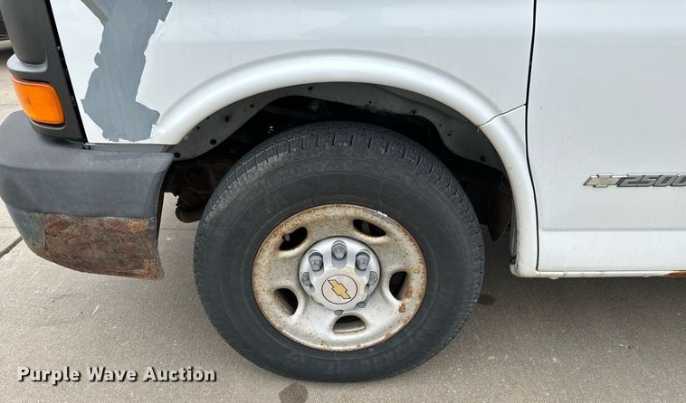 image for item NI9660 2003 Chevrolet  Express 2500 van